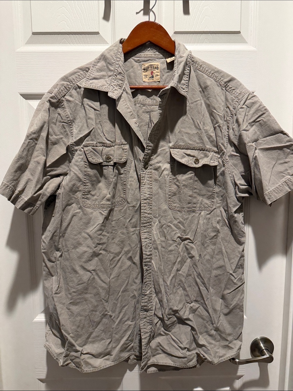 Red Head Brand Co. Short Sleeve Button-Up Shirt in Light Gray